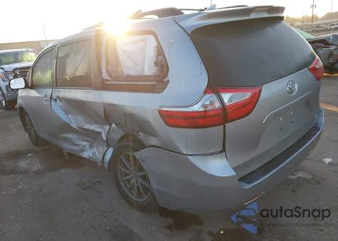 2019 Toyota Sienna Le 8 Passenger z USA, uszkodzony, nr VIN 5TDKZ3DC0KS973044